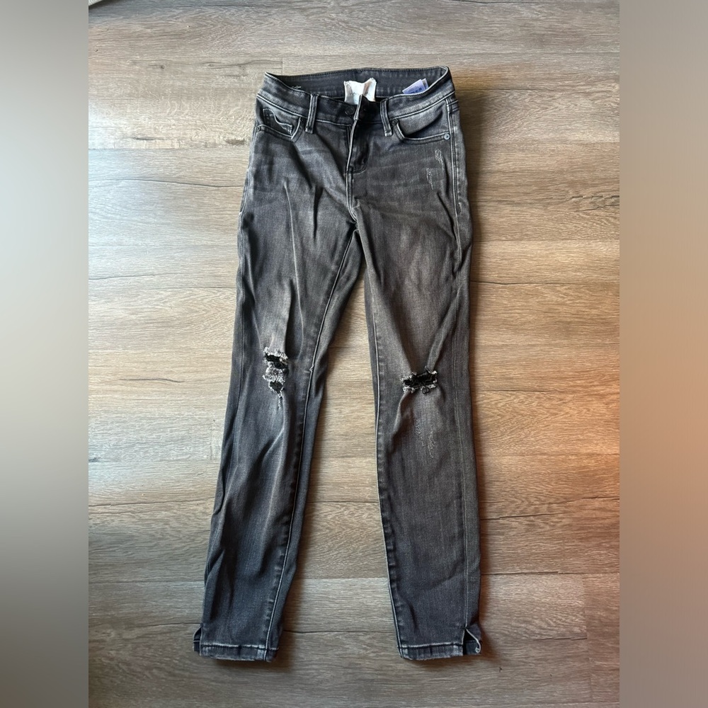Like New!- style ish jeans- front cut design- 28